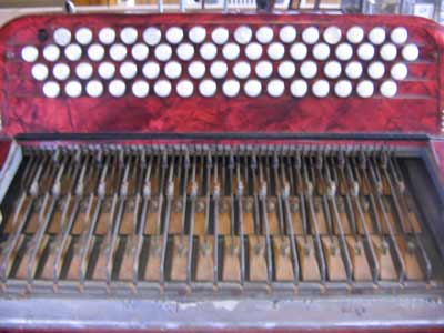 Melody mechanics of an accordion